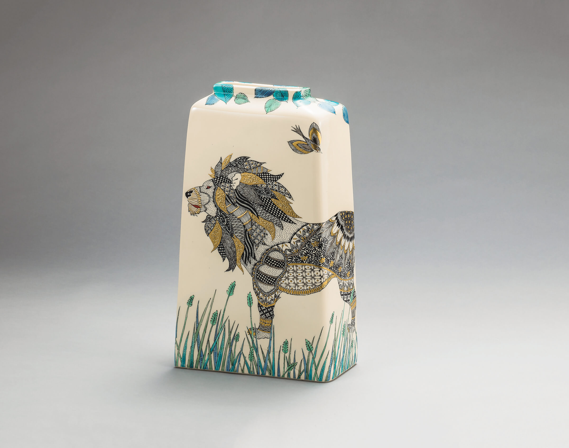 線描色絵金彩「黄金色の王」 2019　32.0×10.0×44.0