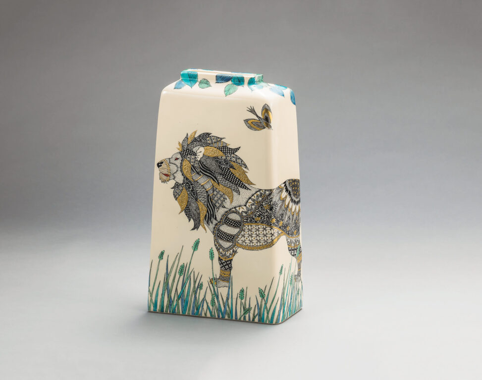 線描色絵金彩「黄金色の王」 2019　32.0×10.0×44.0